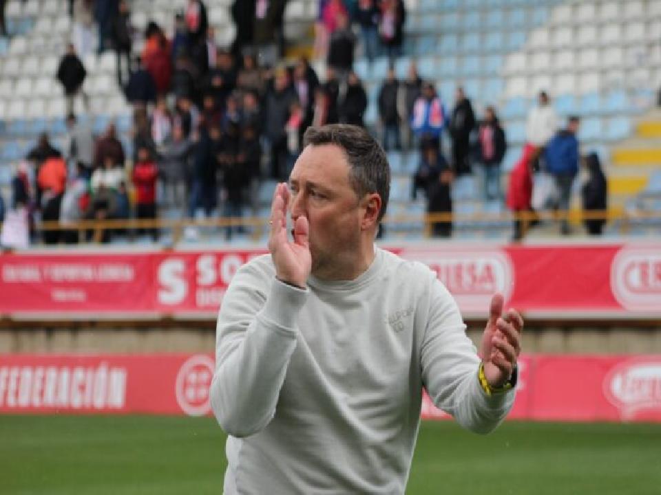Llona: «El empate final me deja contento, pero hemos hecho méritos para ganar»