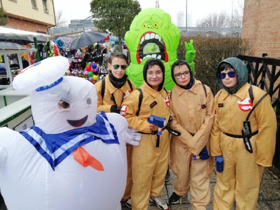 Ni la nieve detiene el desfile de La Robla