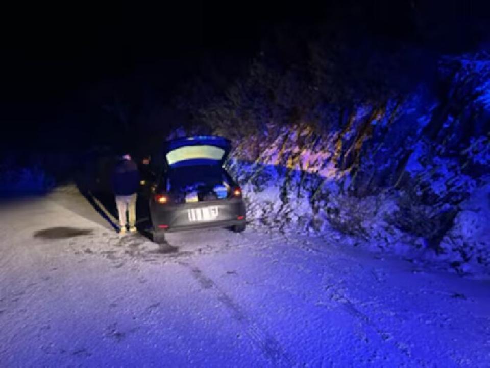 Rescatadas dos personas que quedaron atrapadas en el Alto de la Cruz de Ponferrada por la nieve y el hielo
