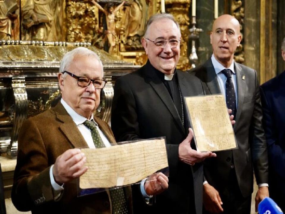 La Nodicia de Kesos (959) y la Donación del rey Silo regresan al Archivo de la Catedral de León tras ser restaurados en Simancas