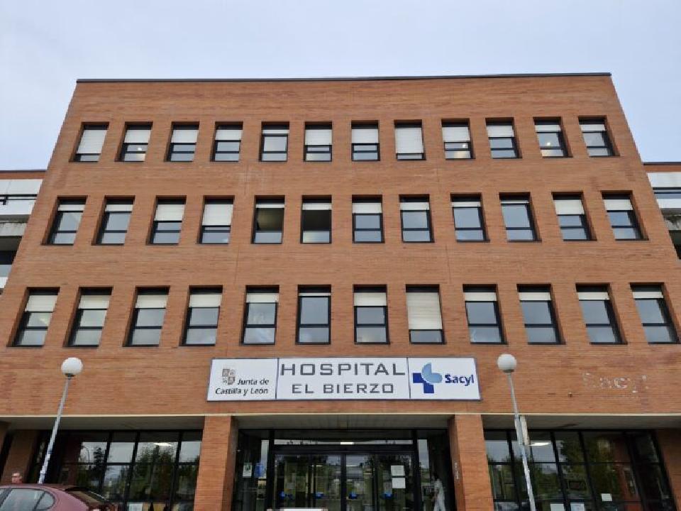 Sacyl aclara que el oncólogo del Hospital del Bierzo está de permiso «por causas familiares» y garantiza la atención a los pacientes con cáncer