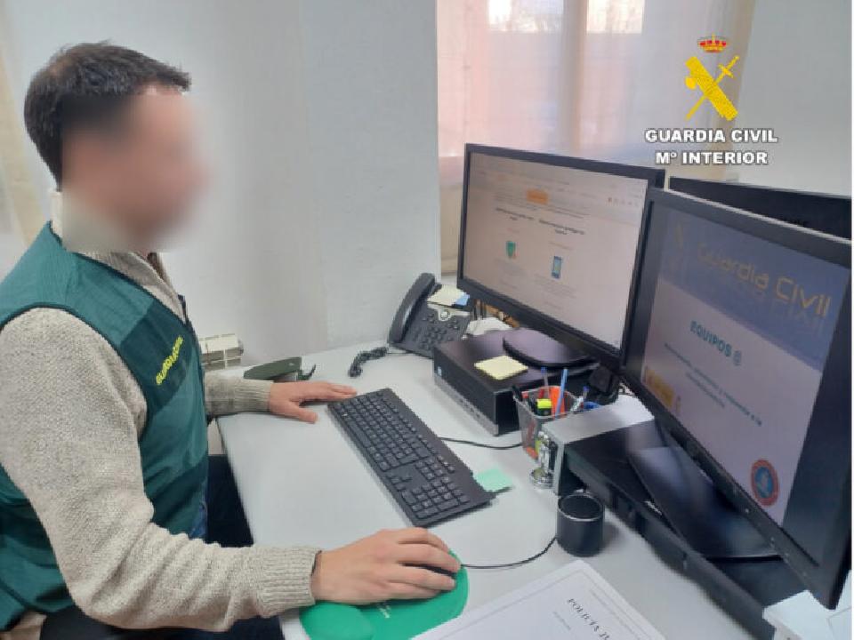 Detenido en La Robla el responsable de ocho estafas por internet